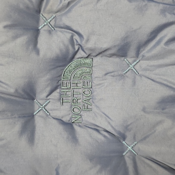 The North Face Holladown Crop Cross-Stitch Goose Down Puffer Jacket - Picture 4 of 11